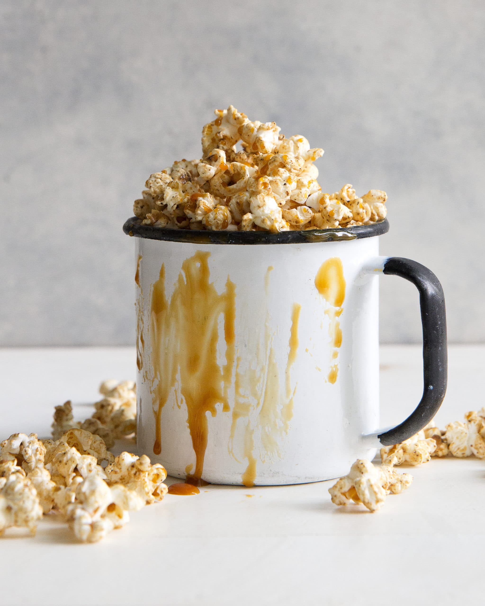 Caramel Popcorn in a large mug